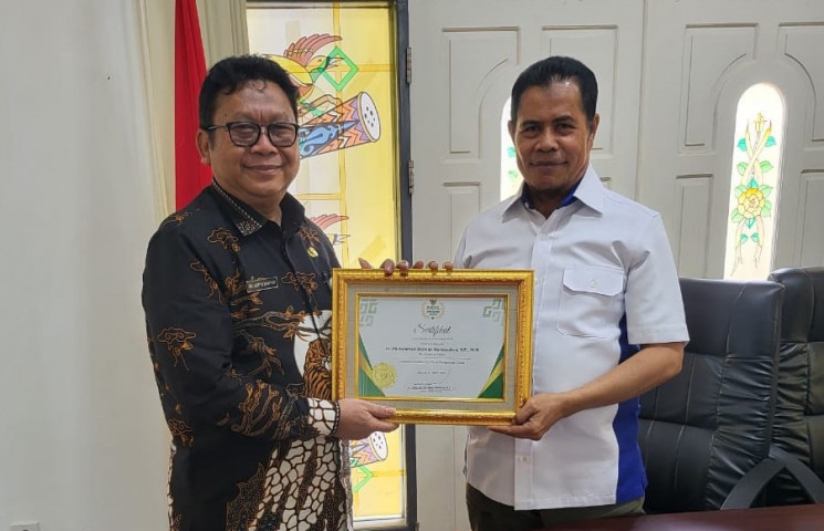 Ridwan Rumasukun Terima Penghargaan Sebagai Gubernur Pendukung Pengelolaan Zakat 